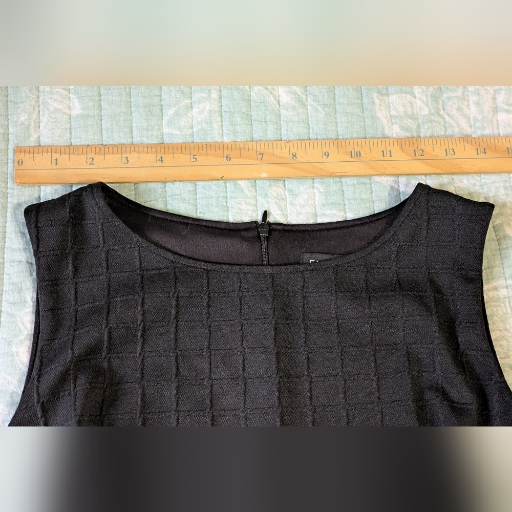 Enfocus Studio Elegant Black Textured Sleeveless Dress. Size 8. - Picture 4 of 9